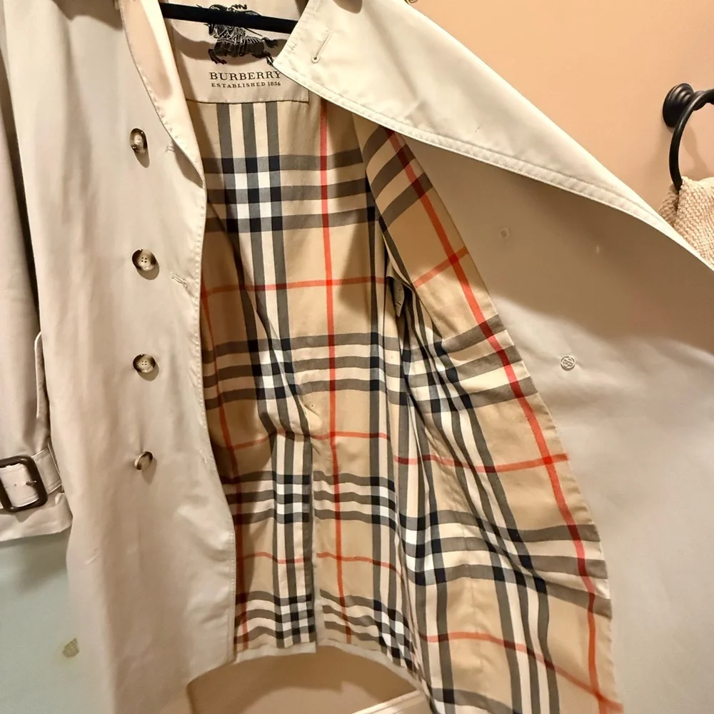 Burberry Beige Double-Breasted Trench Coat - Picture 4 of 6